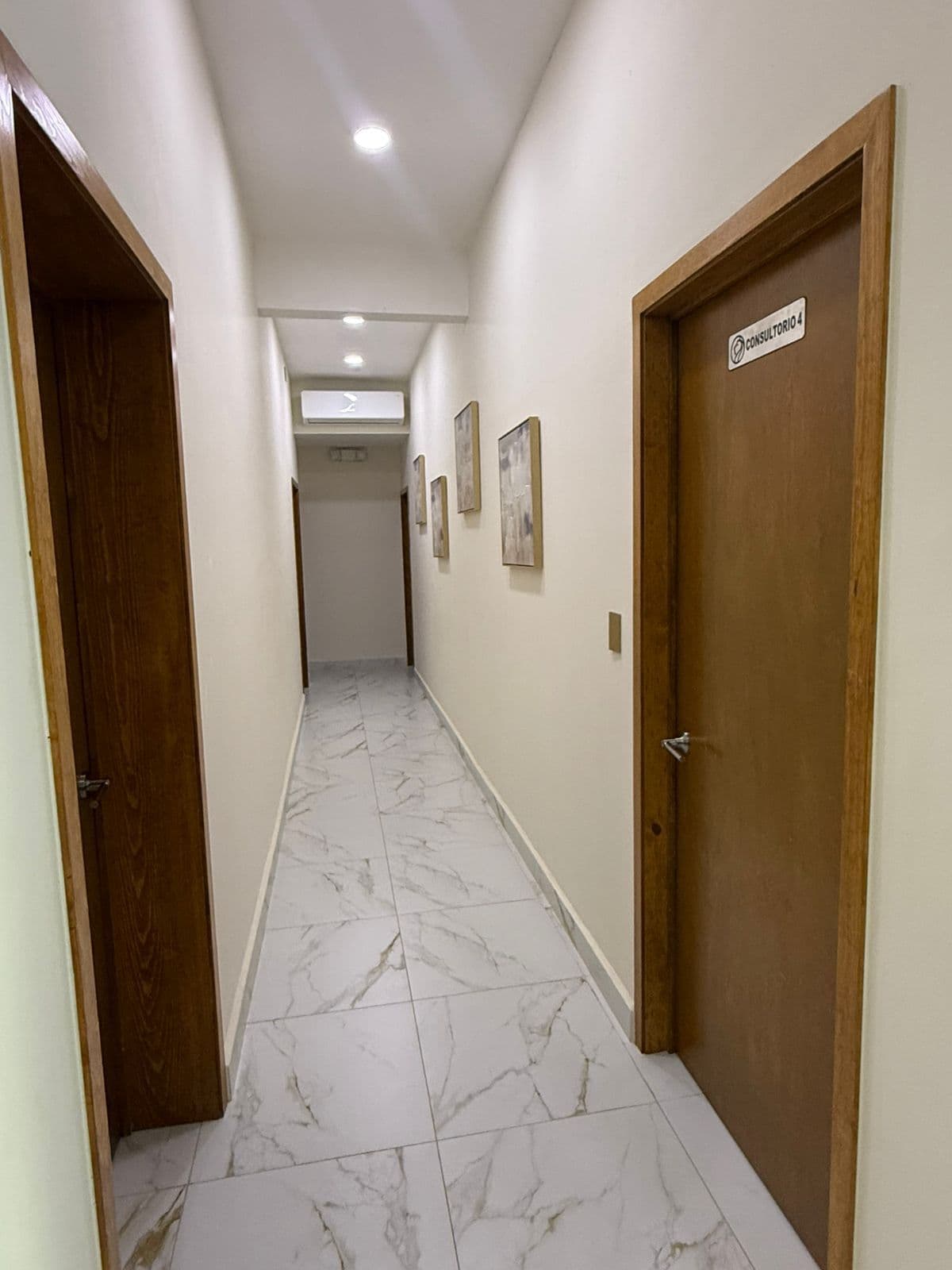 Pasillo de consultorios